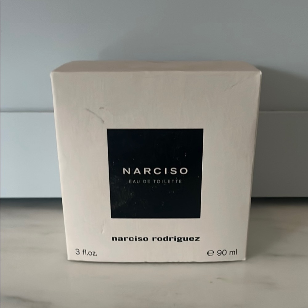 Narciso Rodriguez Eau de Toilette in Elegant White Packaging